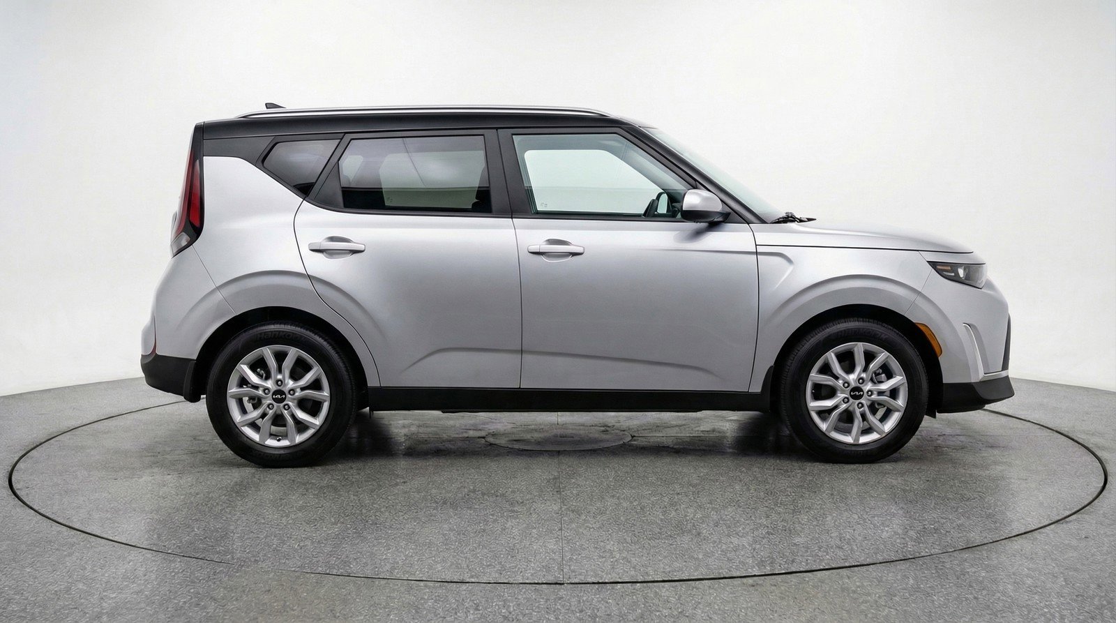 Used 2025 Kia Soul LX w/ LX Technology Package image 11