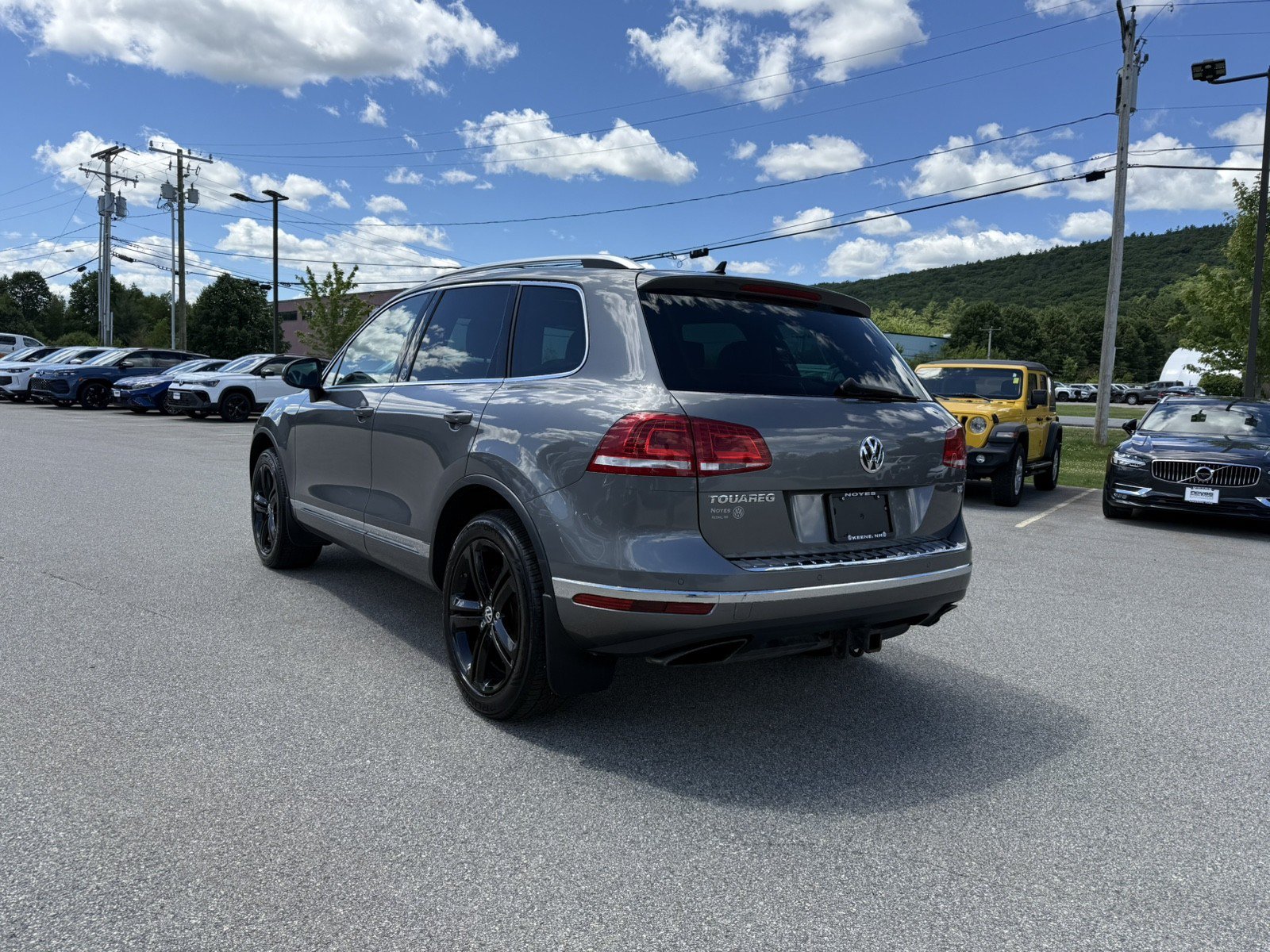 Used 2017 Volkswagen Touareg Wolfsburg Edition AWD/4WD image 7