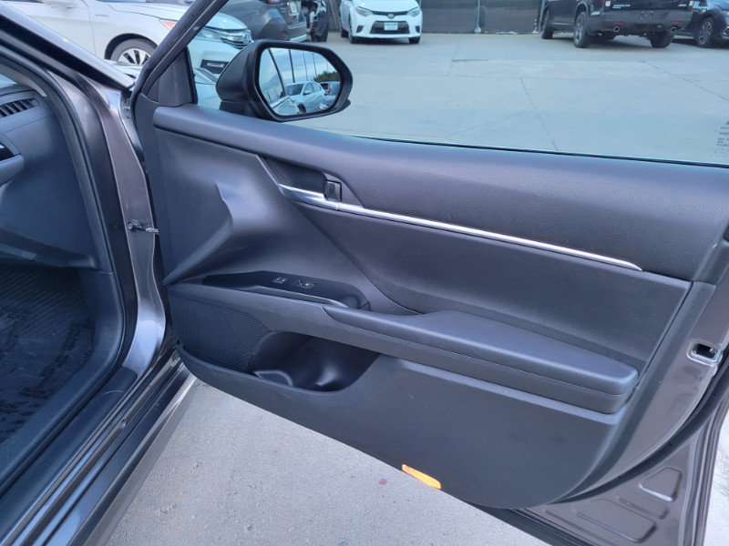 Used 2018 Toyota Camry SE FWD image 29