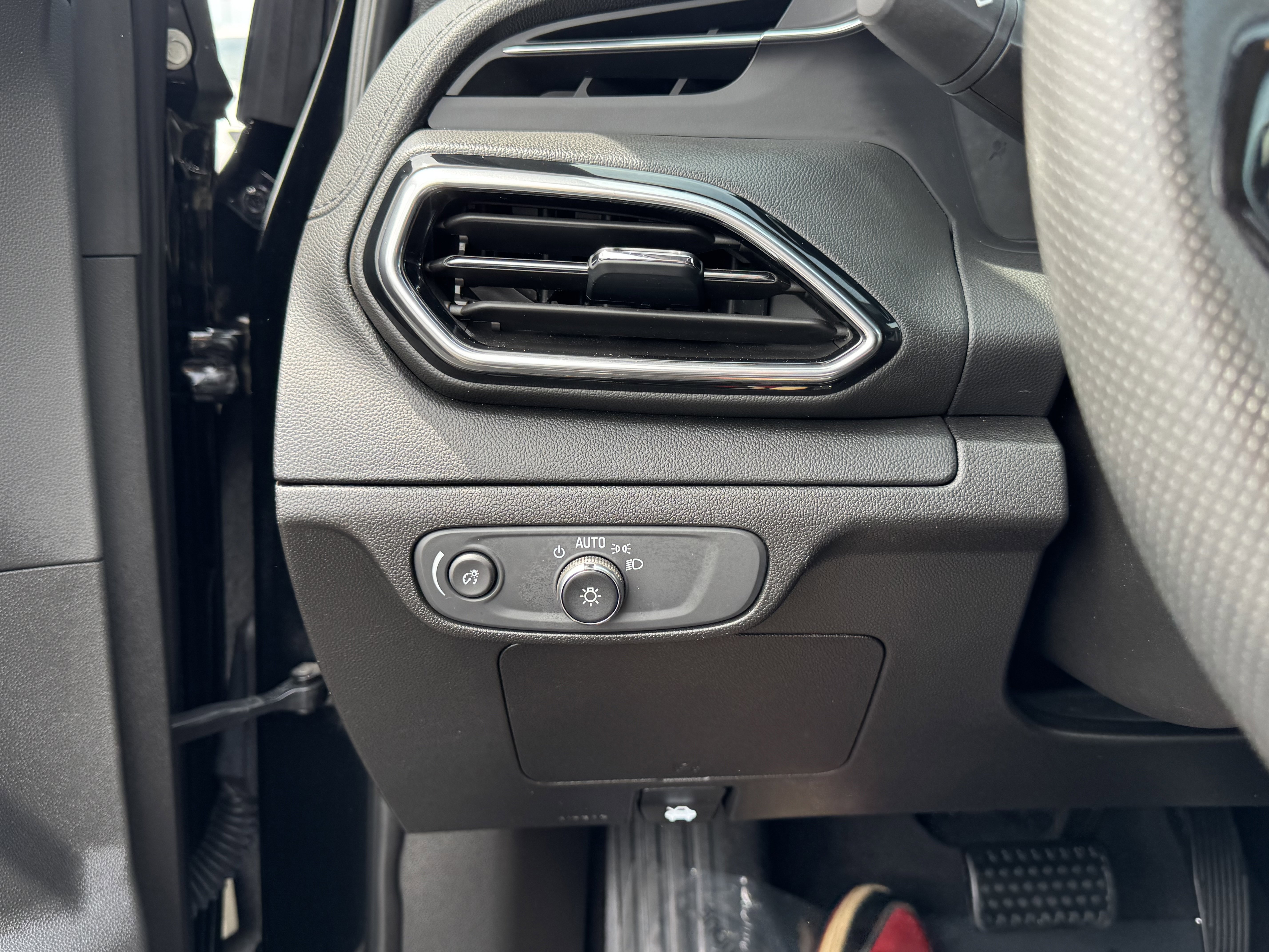 Used 2023 Chevrolet Bolt EUV LT image 16