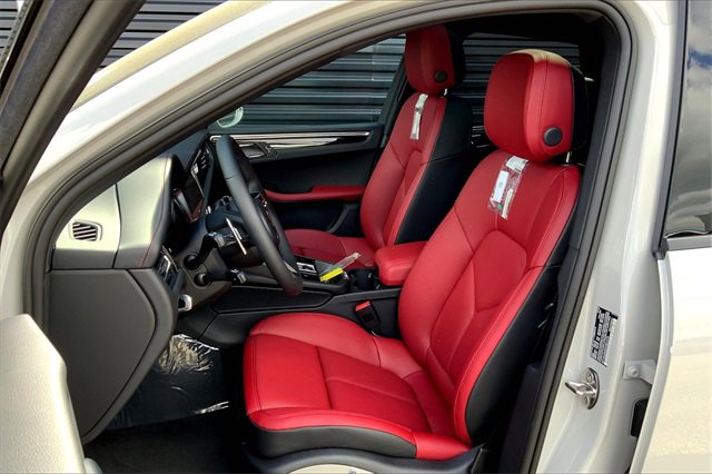 New 2026 Porsche Macan image 5