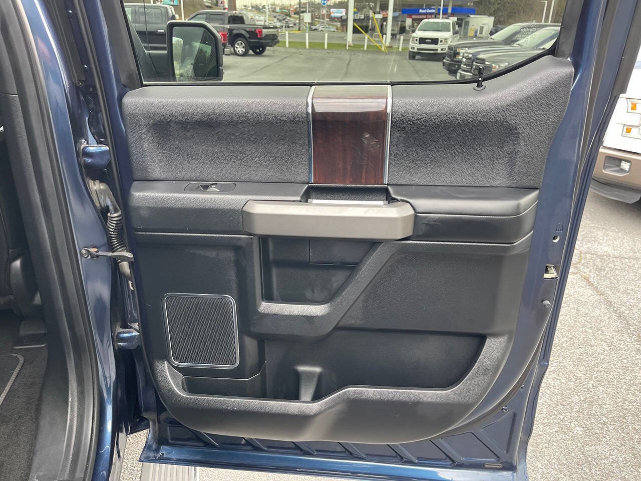 Used 2015 Ford F150 Platinum w/ Trailer Tow Package image 38