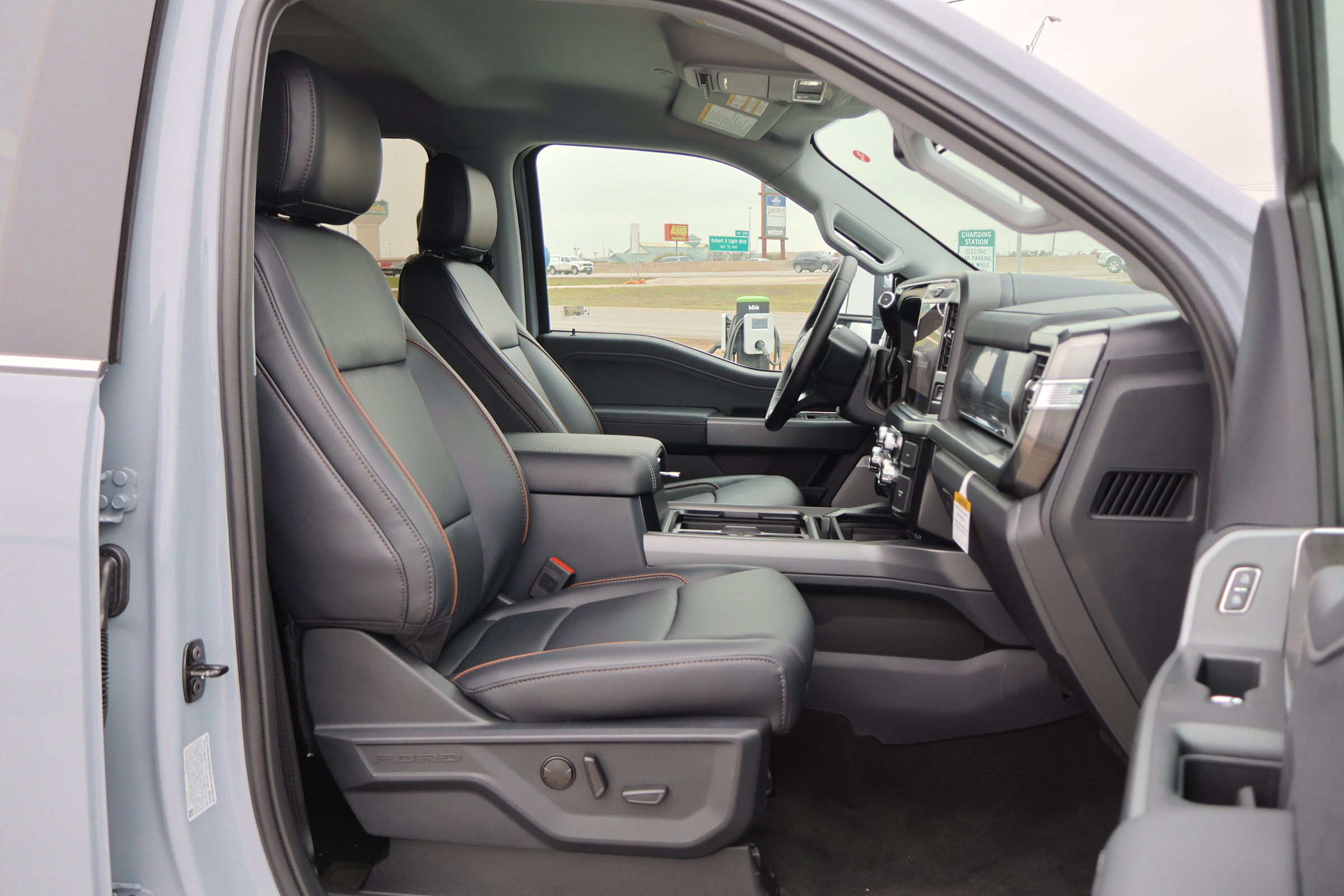 New 2026 Ford F450 Lariat w/ Chrome Package image 37