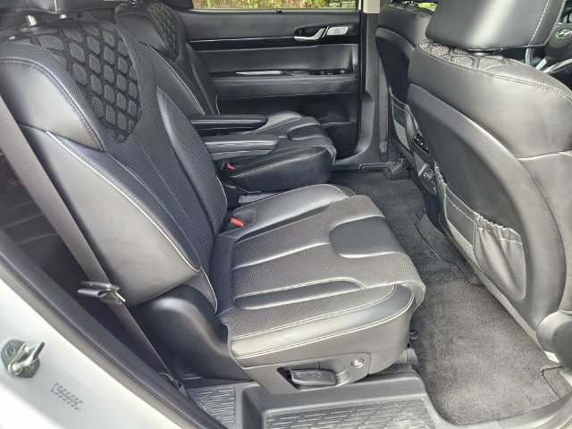Used 2022 Hyundai Palisade Limited FWD image 13