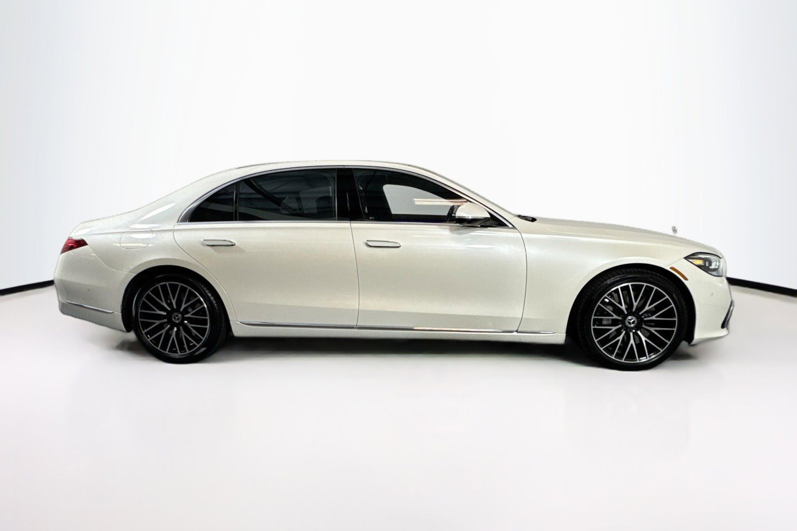 Used 2023 Mercedes-Benz S 580 4MATIC Sedan image 4