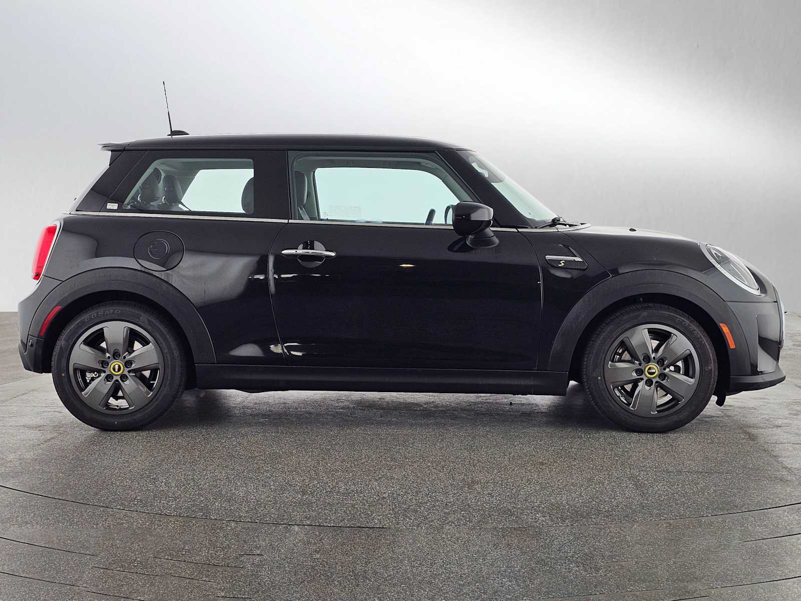 Used 2024 MINI Cooper SE FWD image 2