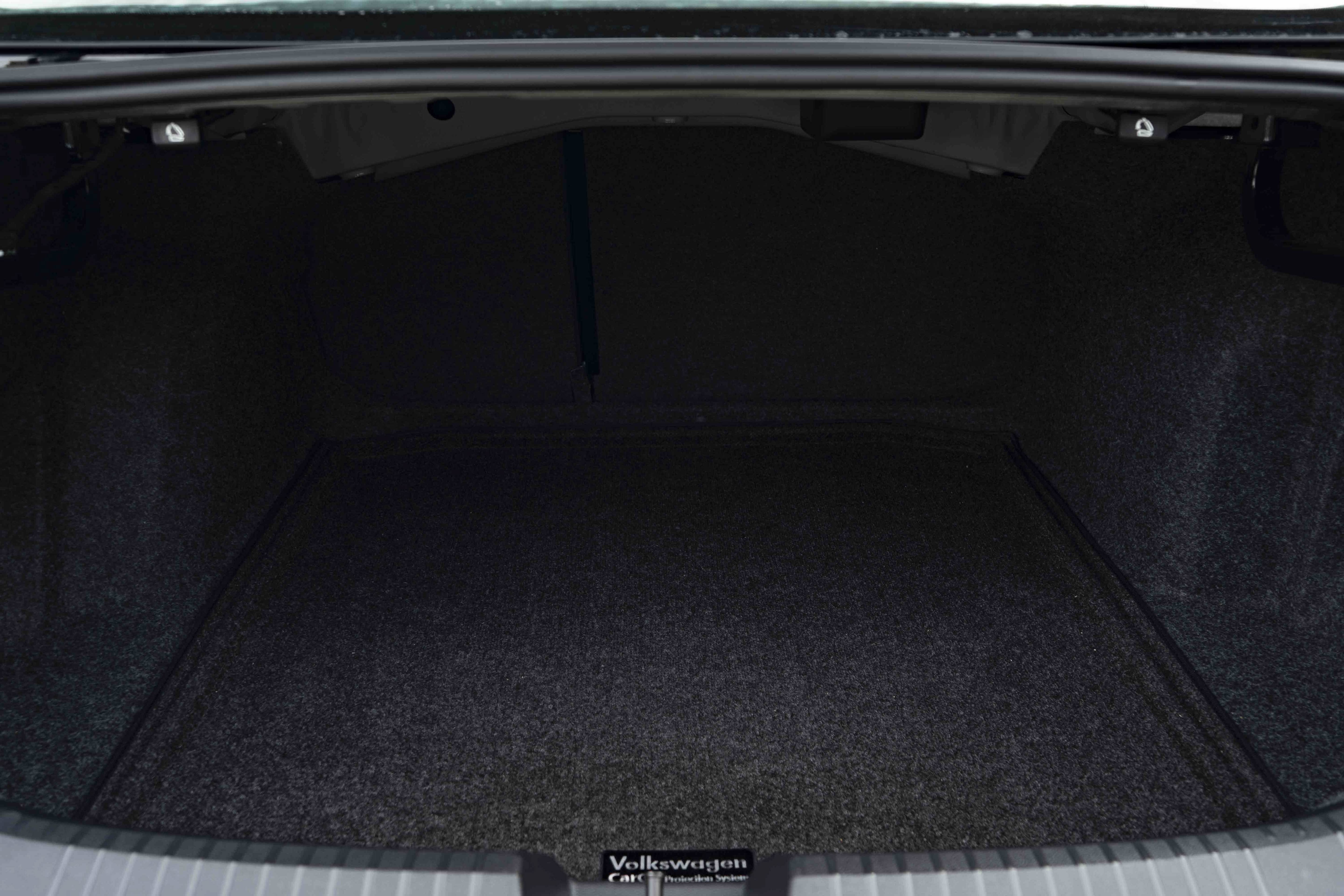 Certified 2026 Volkswagen Jetta SE w/ Black Wheel Package FWD image 41