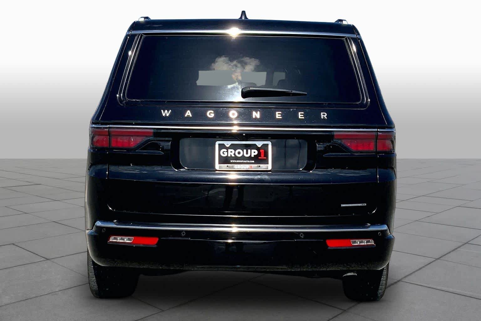Used 2024 Jeep Wagoneer Series II w/ Flexible Seating Group RWD image 5