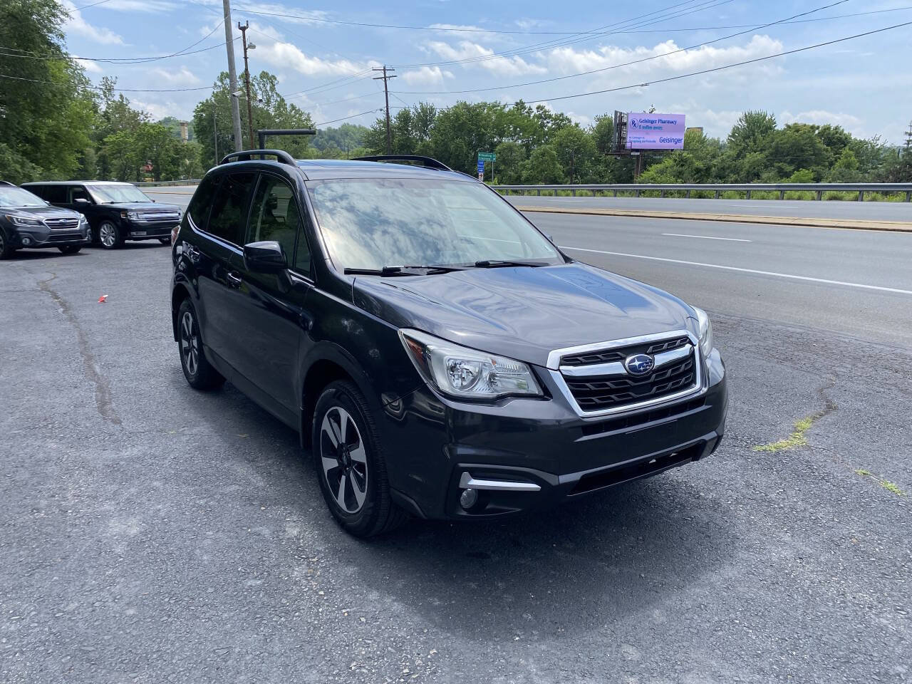 Used 2017 Subaru Forester 2.5i Premium AWD/4WD image 4