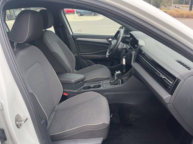 Certified 2025 Volkswagen Jetta Sport image 33