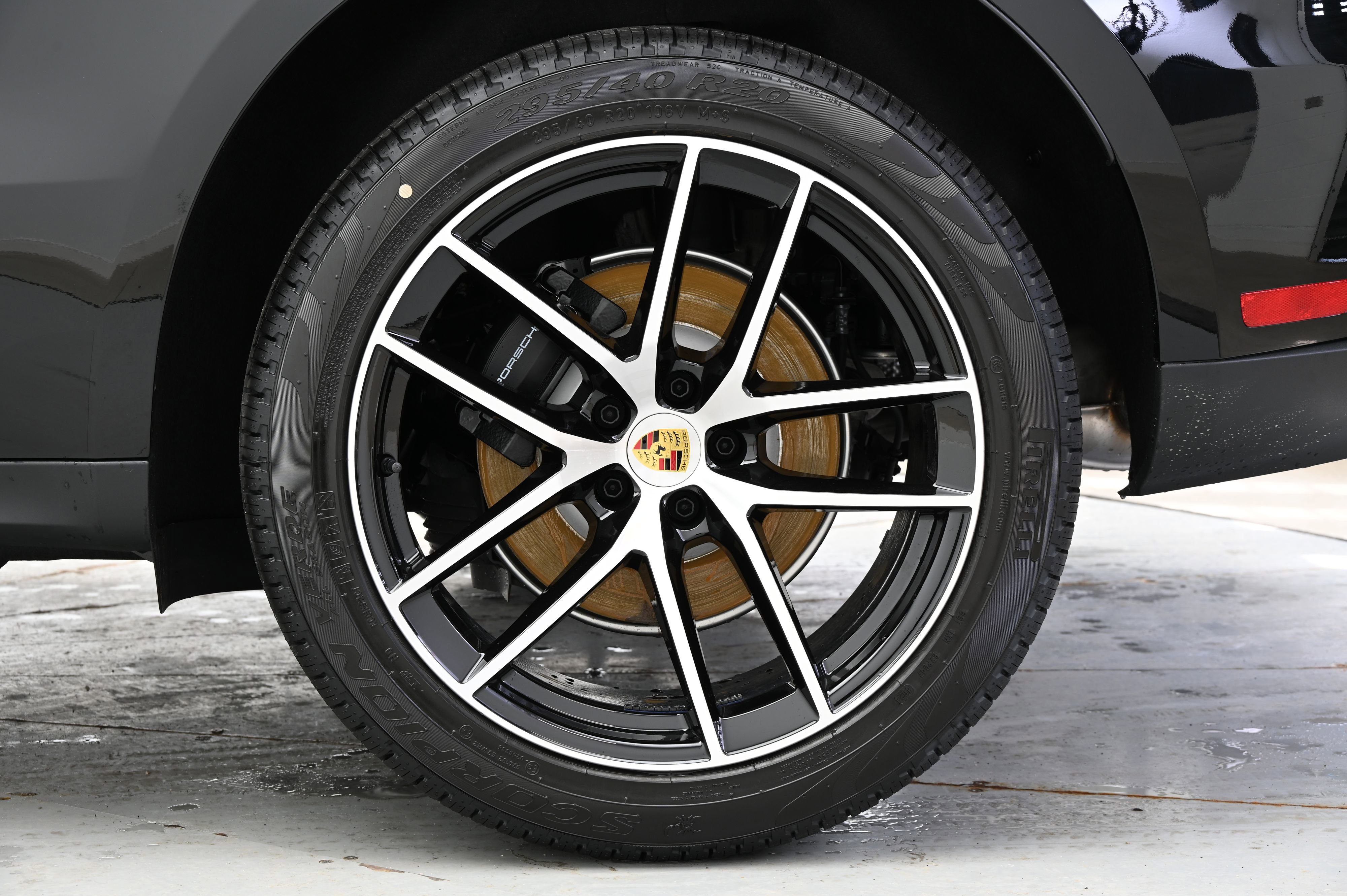 Certified 2025 Porsche Macan image 16