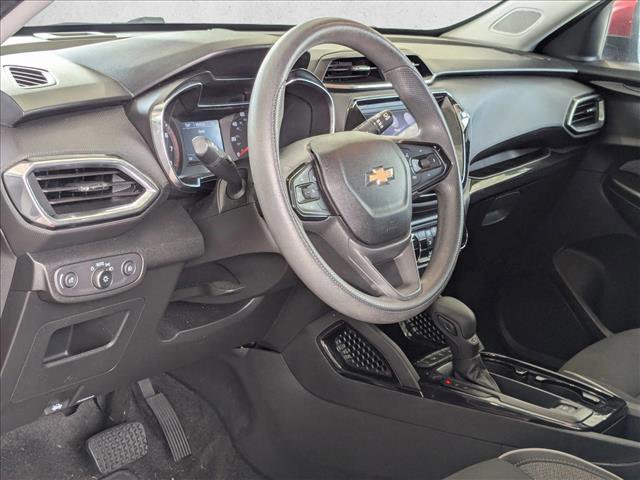 Used 2021 Chevrolet TrailBlazer LT w/ Convenience Package FWD image 2