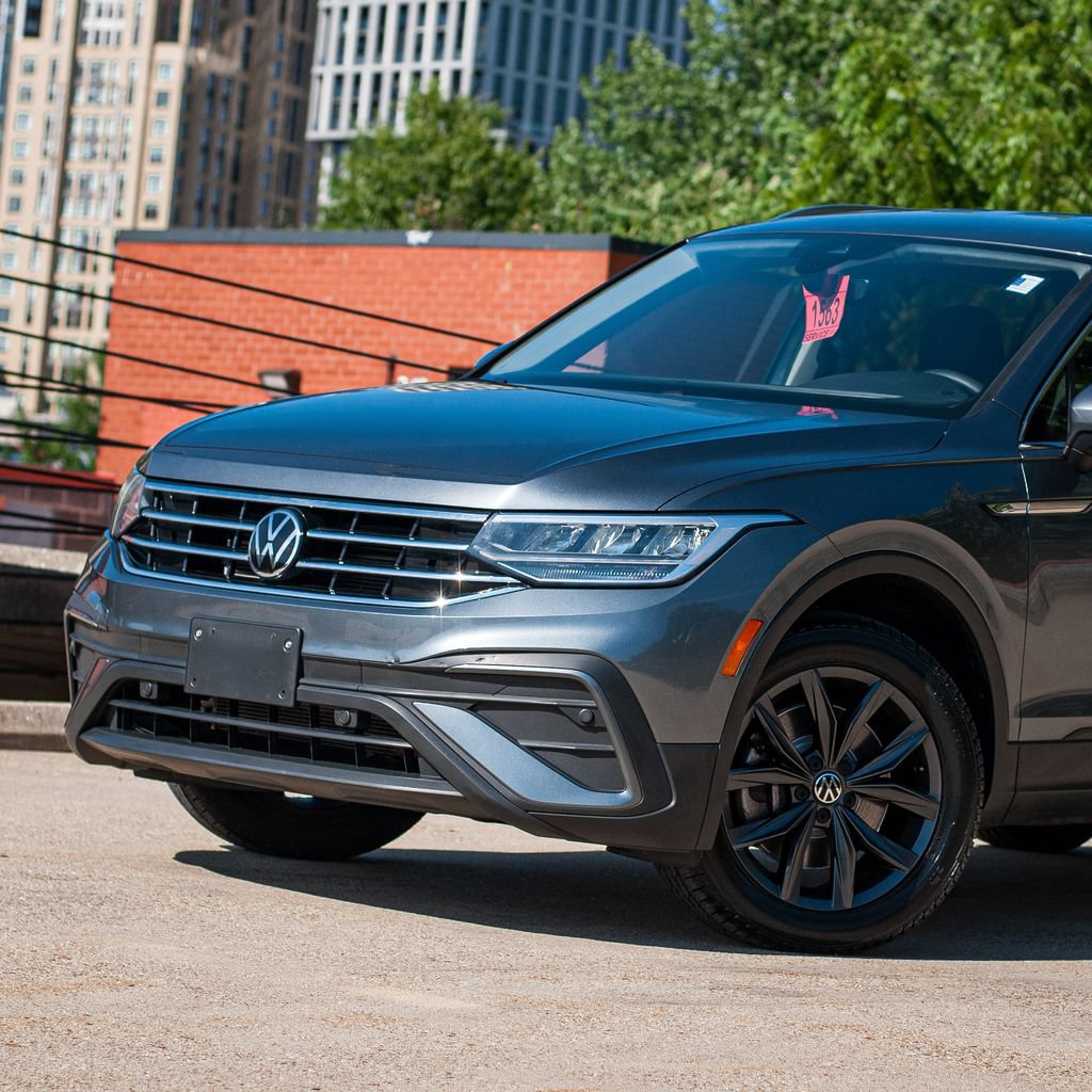 Certified 2023 Volkswagen Tiguan SE FWD image 2