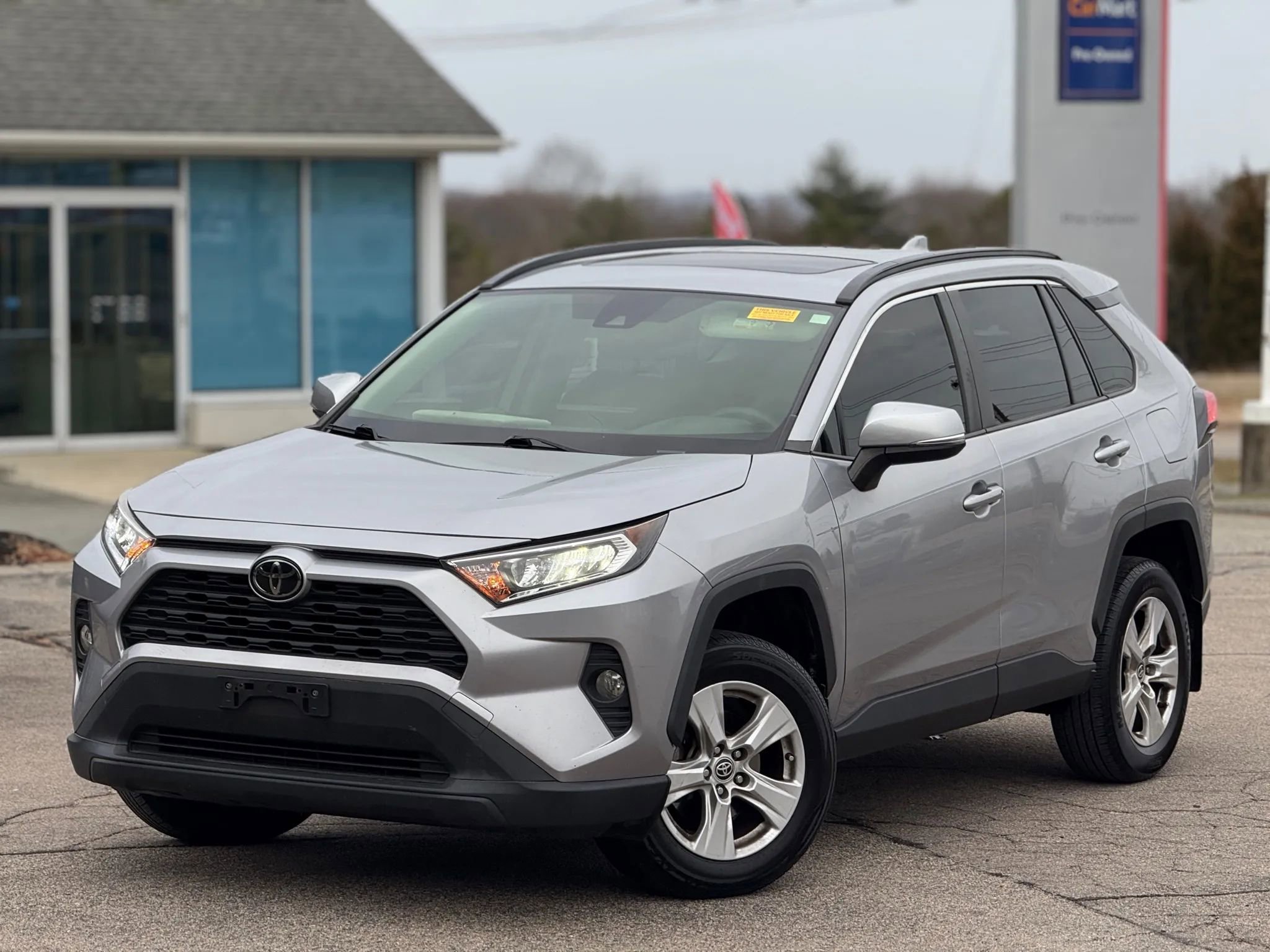 Used 2019 Toyota RAV4 XLE image 1