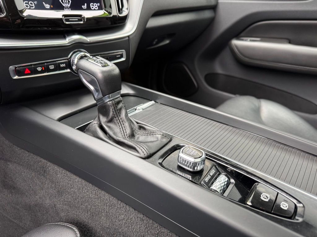 Used 2019 Volvo XC60 T5 Momentum image 21