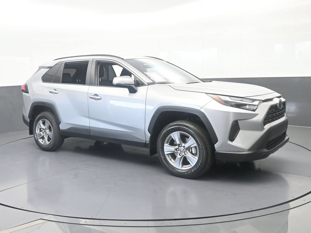 Used 2025 Toyota RAV4 XLE AWD/4WD image 8
