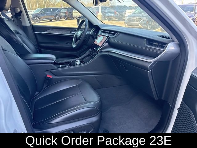 Used 2023 Jeep Grand Cherokee Limited w/ Black Appearance Package AWD/4WD image 5