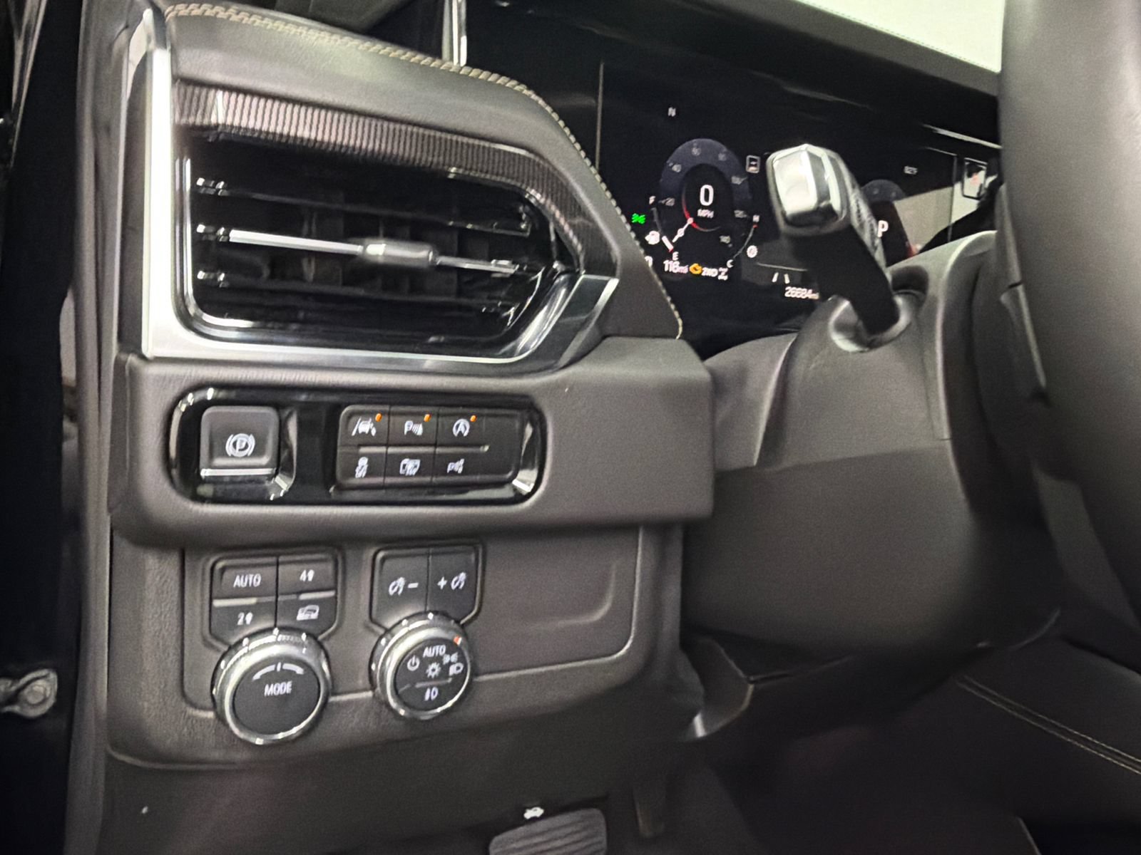 Used 2025 GMC Yukon XL Elevation AWD/4WD image 35
