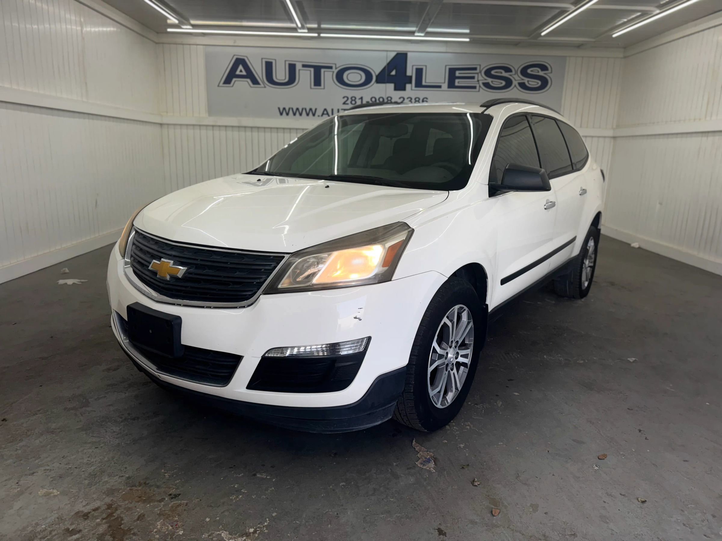 Used 2015 Chevrolet Traverse LS FWD image 1