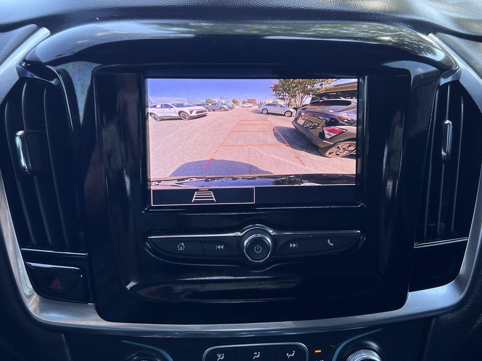 Used 2024 Chevrolet Traverse LT FWD image 3