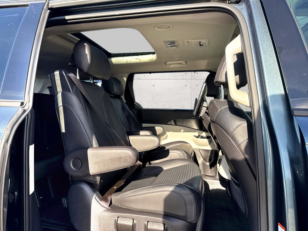 Used 2024 Kia Carnival SX Prestige image 8