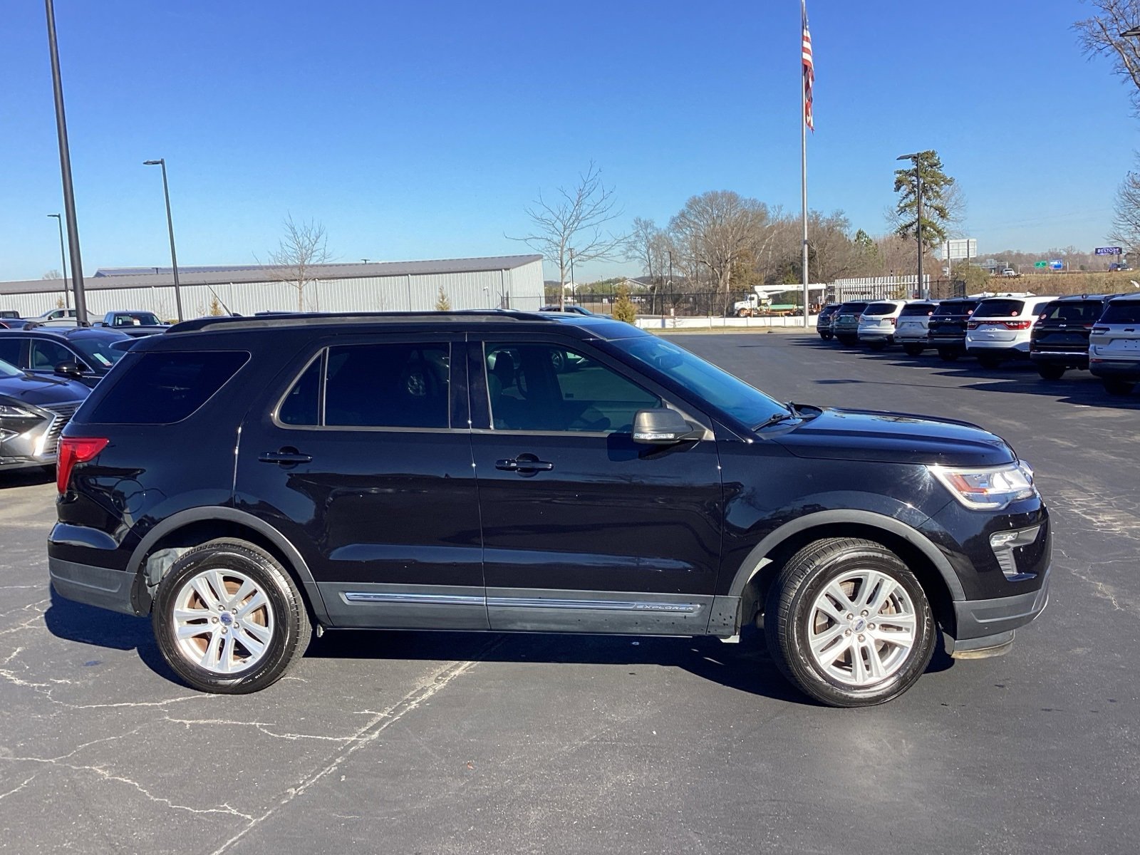 Used 2019 Ford Explorer XLT w/ Equipment Group 201A image 5