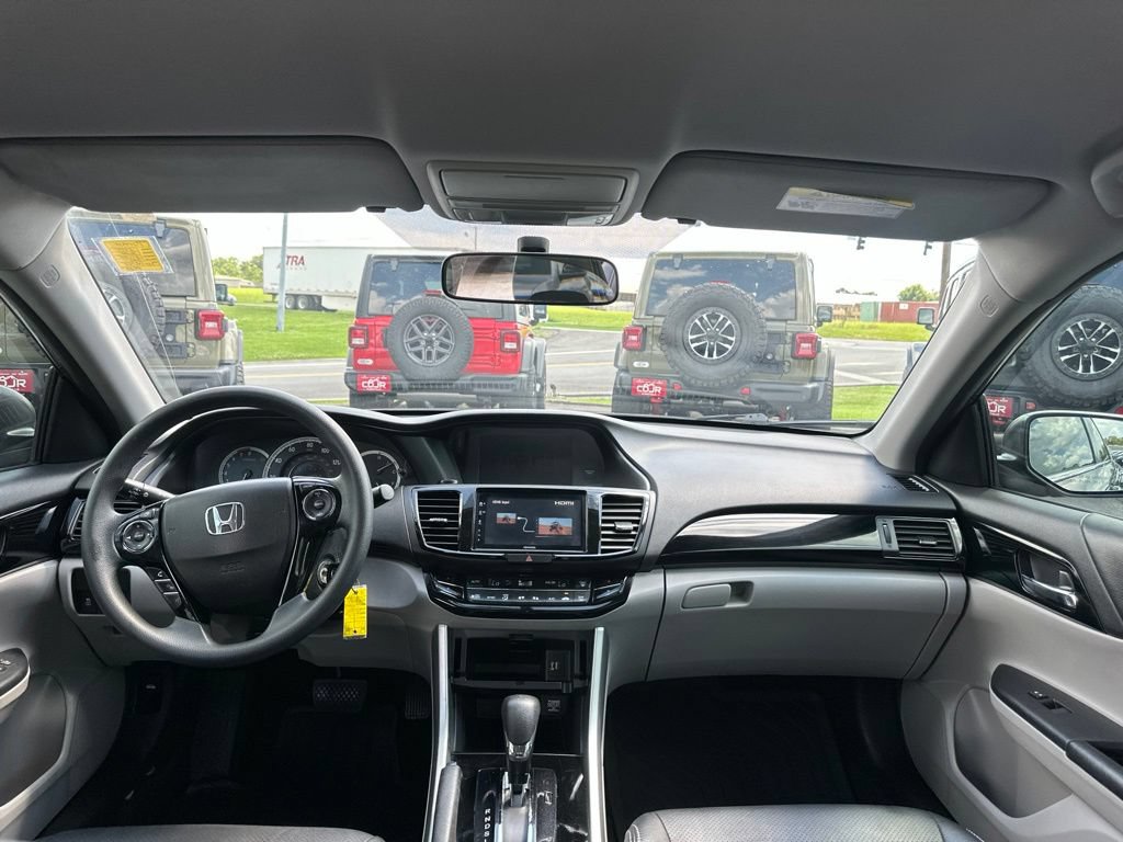 Used 2017 Honda Accord LX image 19