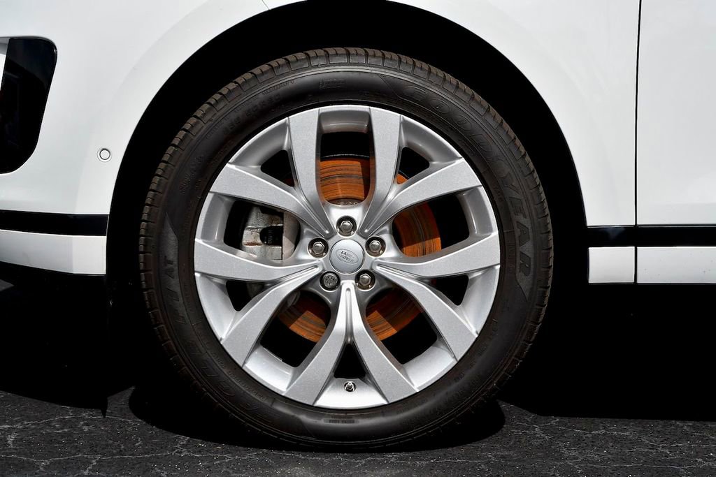 Used 2020 Land Rover Range Rover Evoque SE image 9