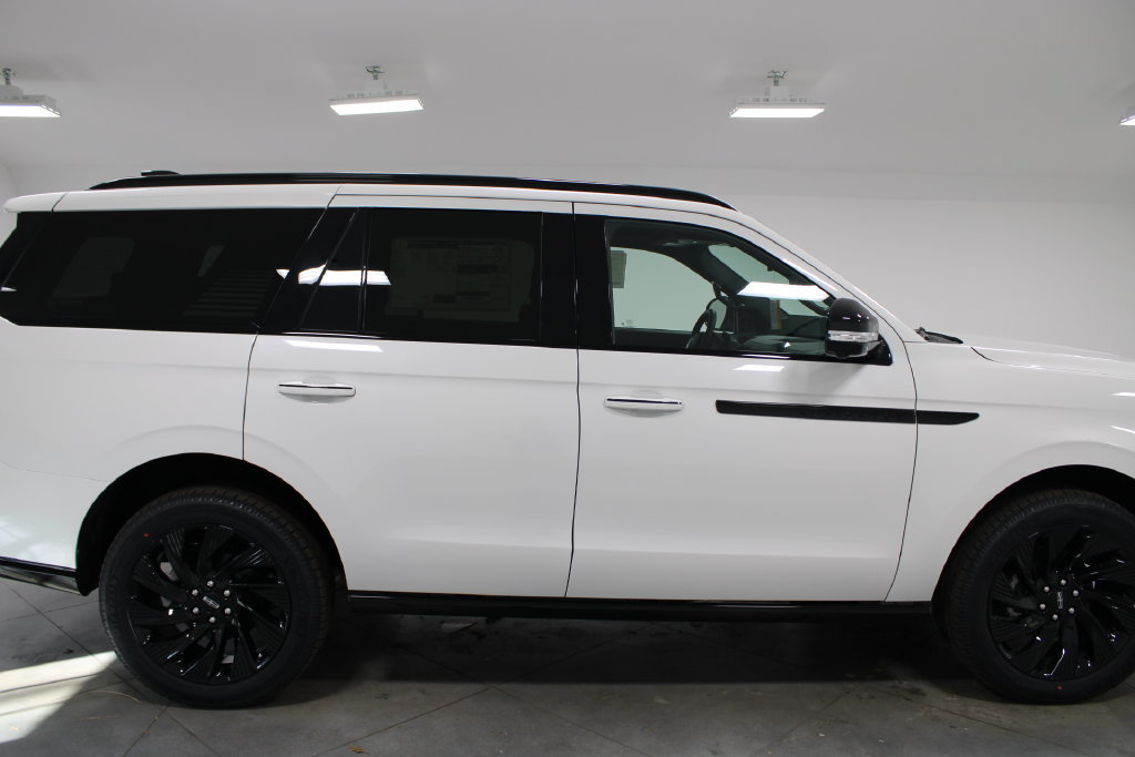 New 2026 Lincoln Navigator Reserve w/ Jet Appearance Package AWD/4WD image 10