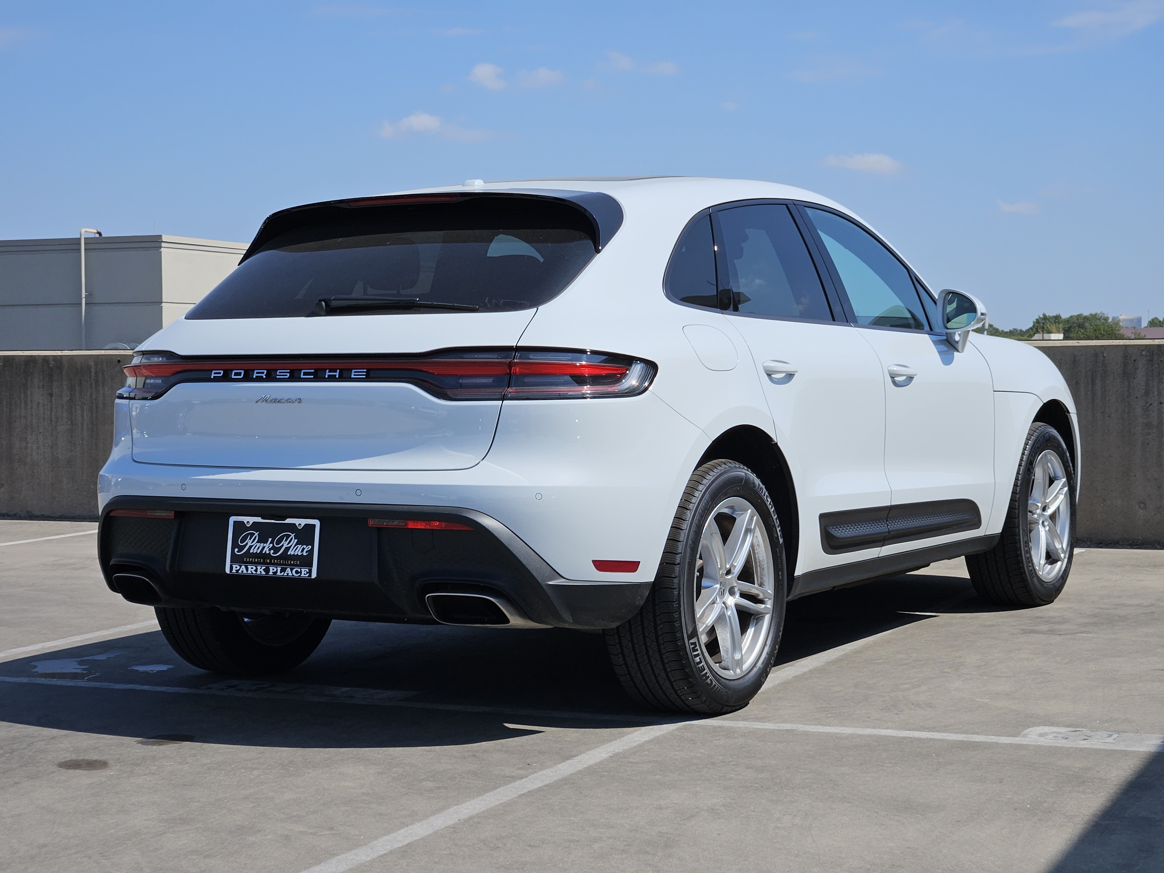 Certified 2026 Porsche Macan AWD/4WD image 8