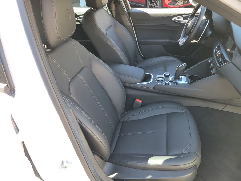 Used 2024 Alfa Romeo Giulia Sprint image 19