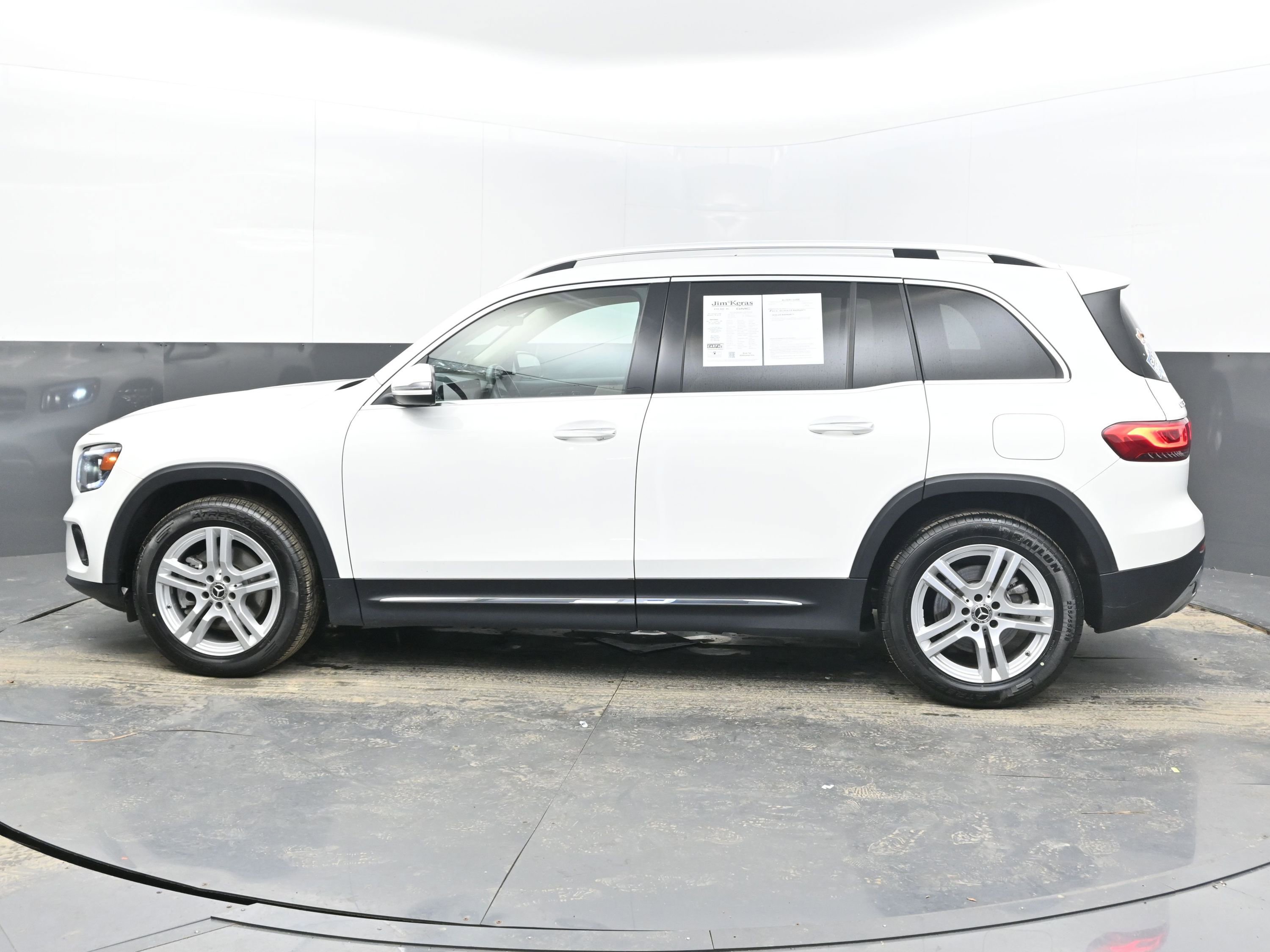 Used 2023 Mercedes-Benz GLB 250 4MATIC w/ Premium Package image 7