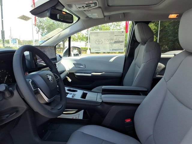 New 2026 Toyota Sienna XLE image 5
