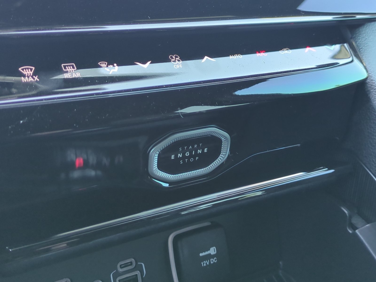New 2026 Jeep Grand Cherokee Limited w/ Luxury Tech Group II RWD image 30