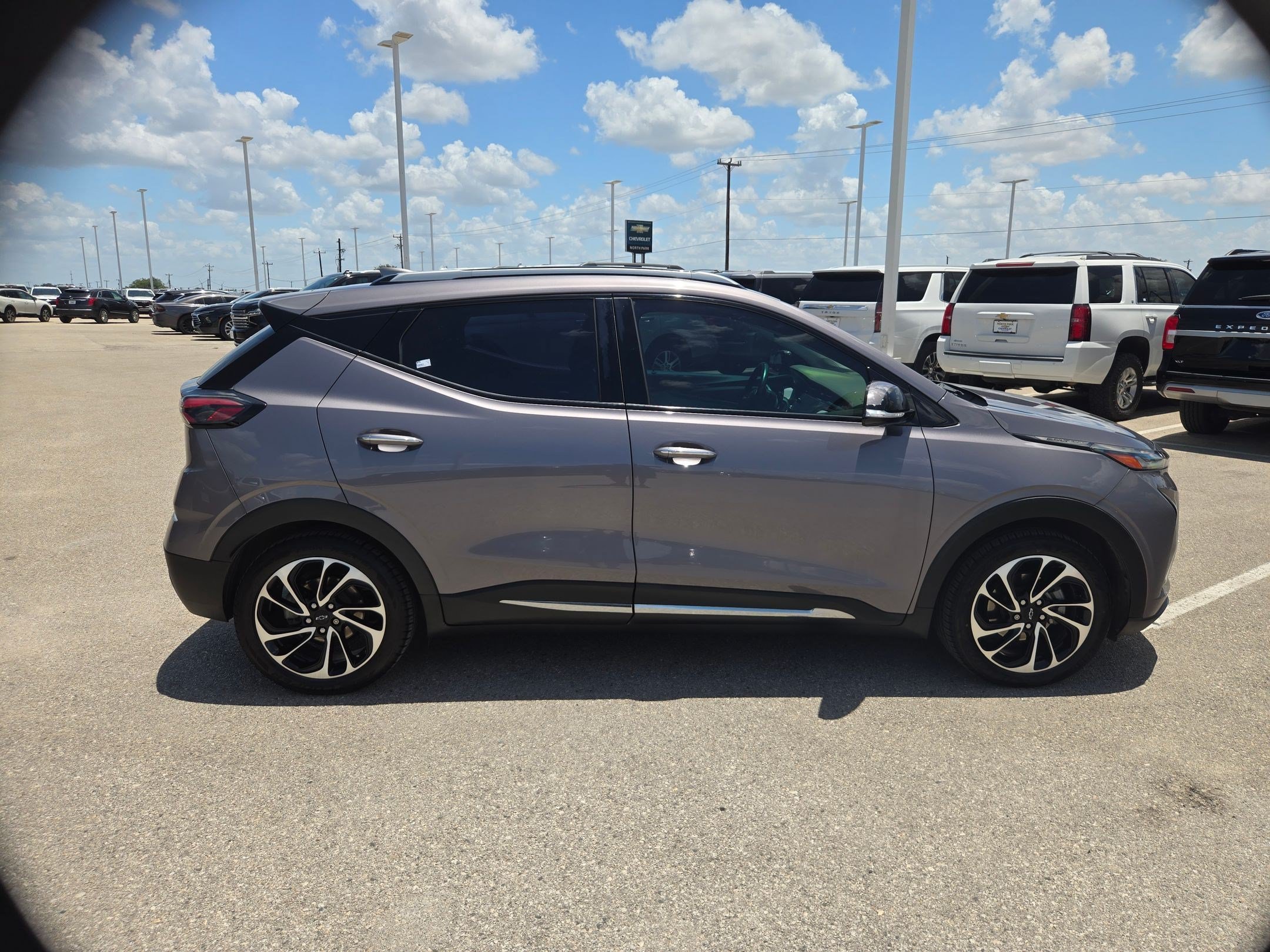 Used 2022 Chevrolet Bolt EUV Premier FWD image 2