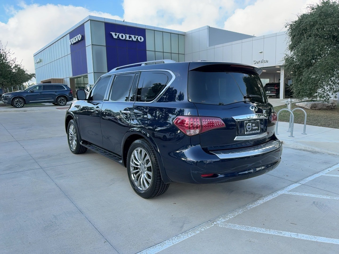Used 2017 INFINITI QX80 2WD w/ Driver Assistance Package image 4