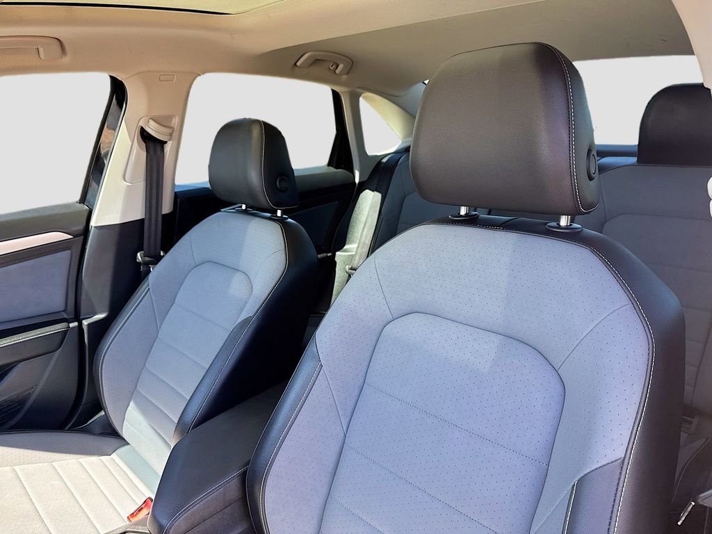 Used 2025 Volkswagen Jetta SE FWD image 12