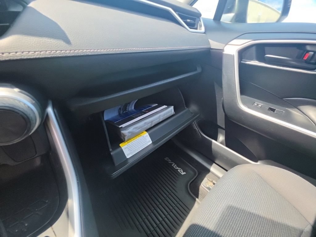 Used 2021 Toyota RAV4 LE FWD image 23