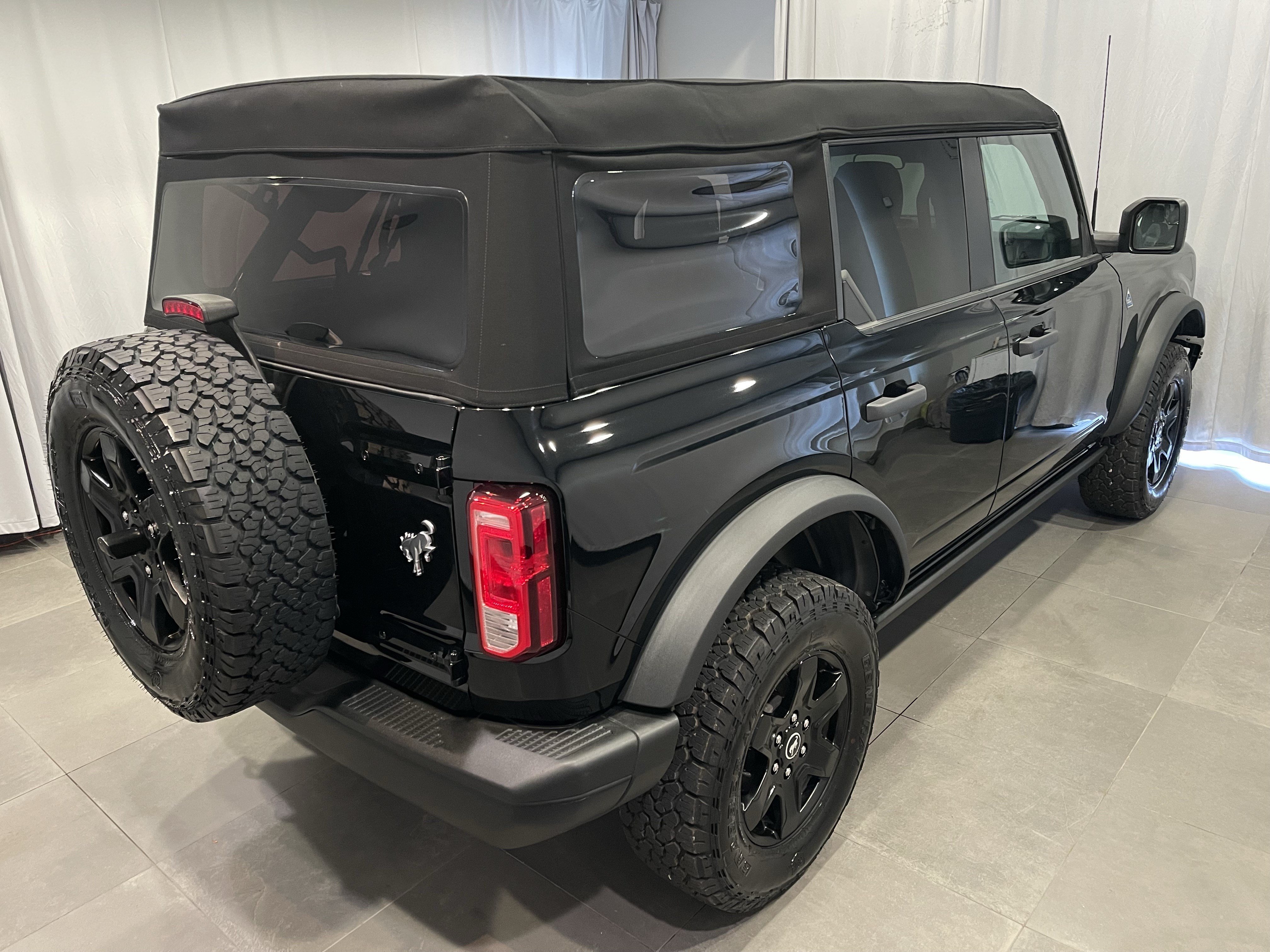 Used 2024 Ford Bronco Black Diamond AWD/4WD image 6