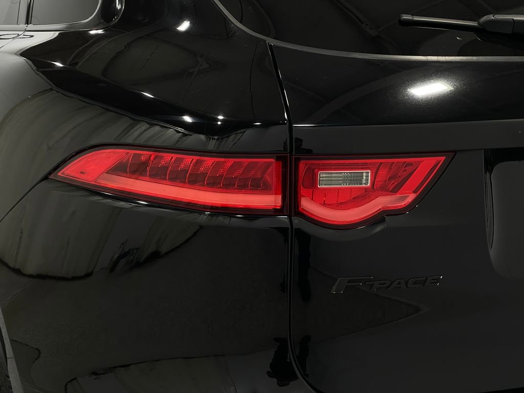 Used 2020 Jaguar F-PACE Prestige image 35