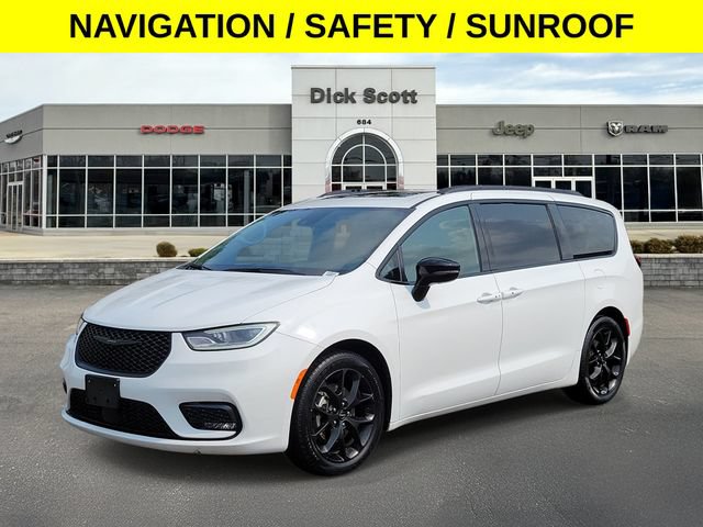Used 2025 Chrysler Pacifica Limited FWD image 2
