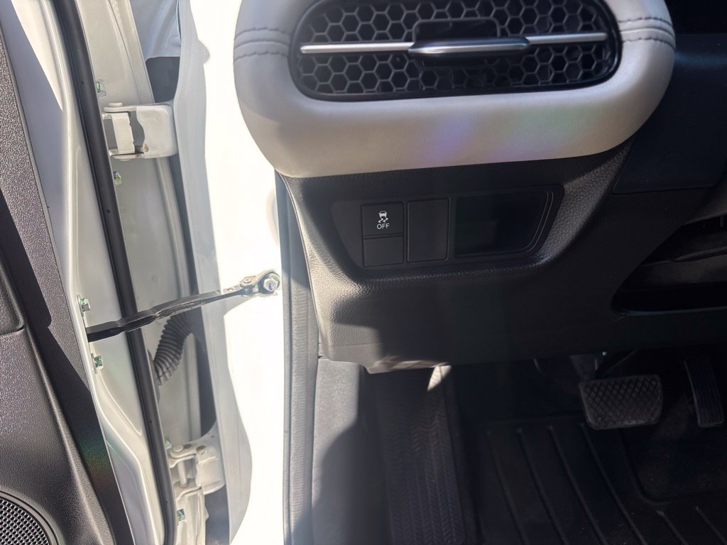 Used 2024 Honda HR-V EX-L image 11