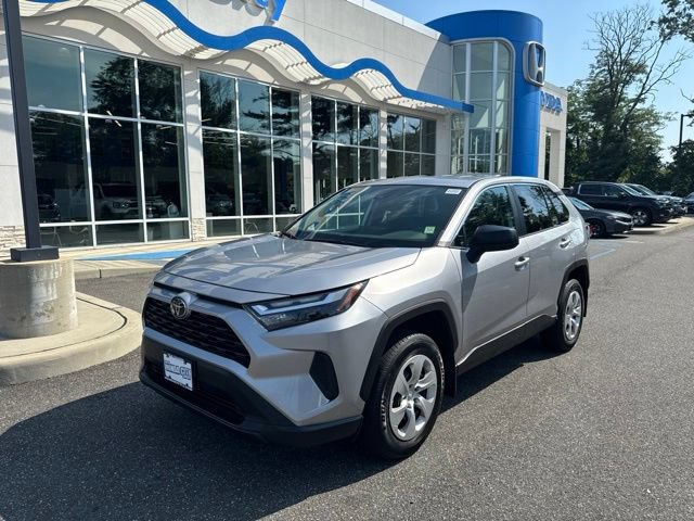 Used 2023 Toyota RAV4 LE AWD/4WD image 4