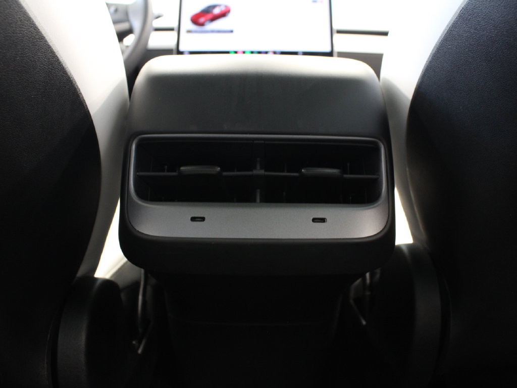 Used 2022 Tesla Model Y Long Range AWD/4WD image 26