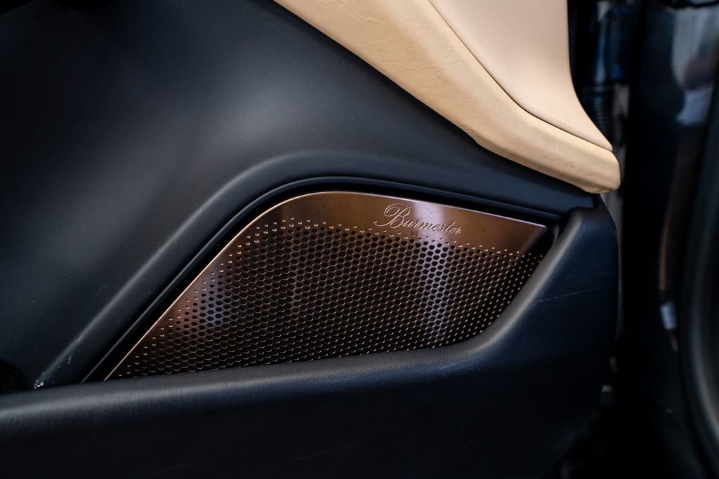 Used 2020 Porsche Taycan Turbo image 32