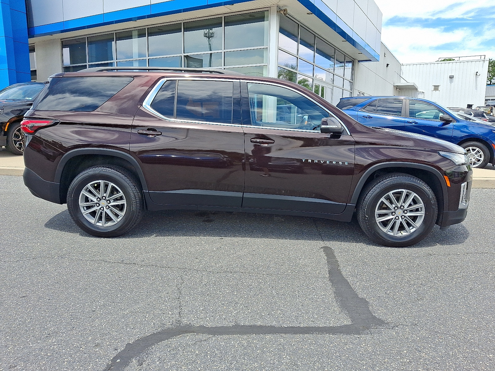 Certified 2023 Chevrolet Traverse LT w/ LPO, Cargo Package AWD/4WD image 8