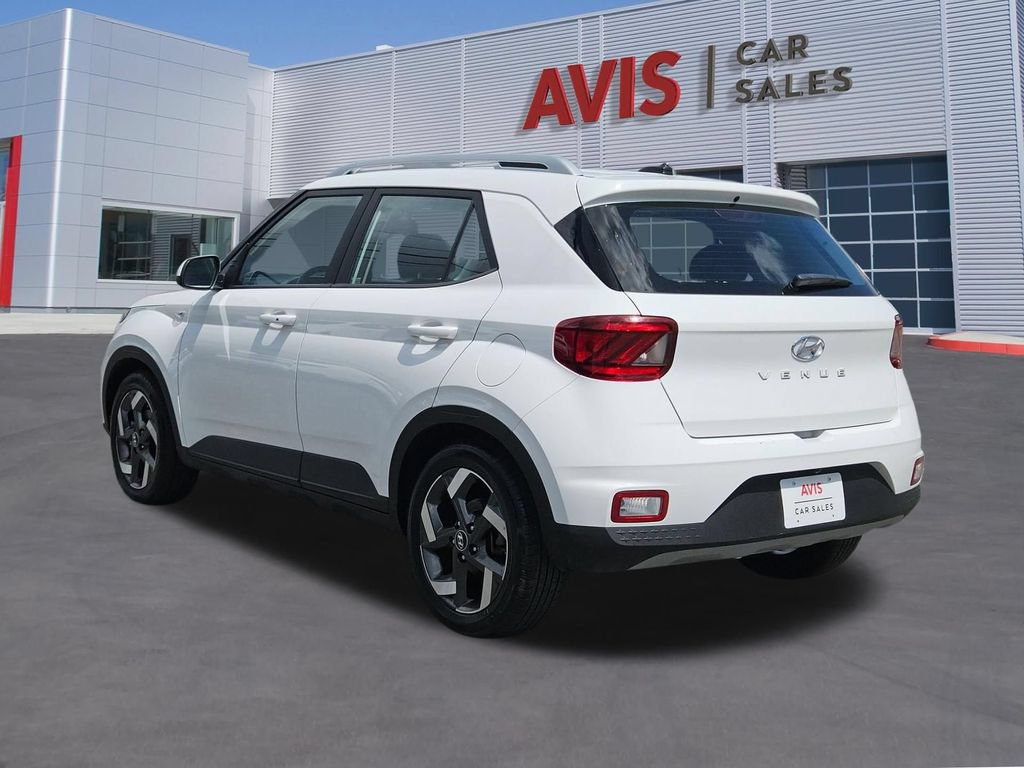 Used 2025 Hyundai Venue SEL FWD image 3