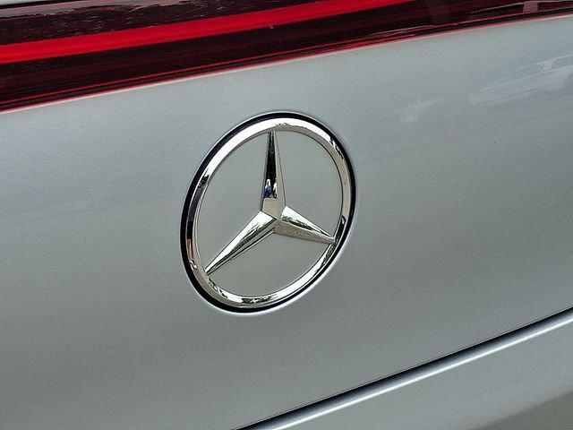 Used 2023 Mercedes-Benz EQE 500 4MATIC Sedan w/ Digital Light Package image 38