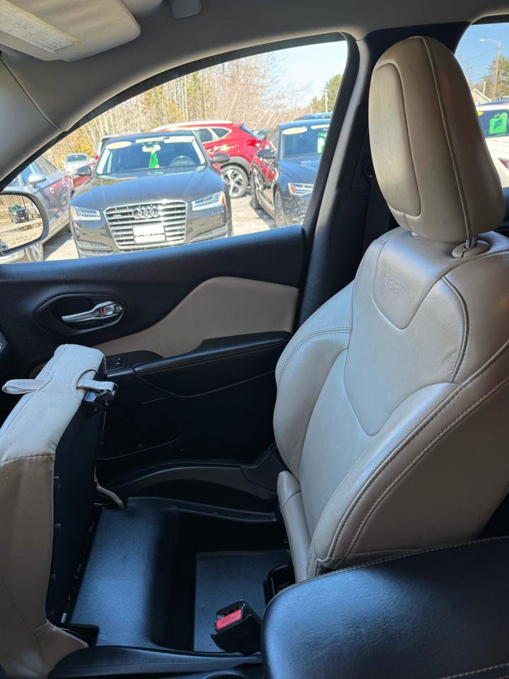 Used 2016 Jeep Cherokee Limited image 12
