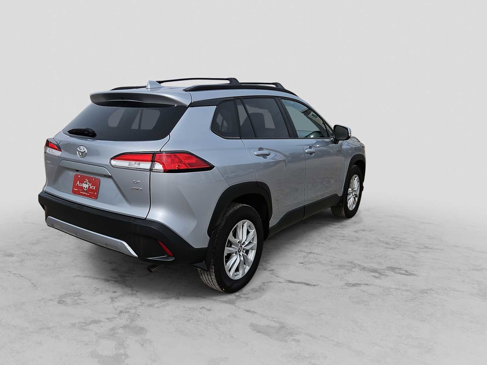 Used 2024 Toyota Corolla Cross LE image 8